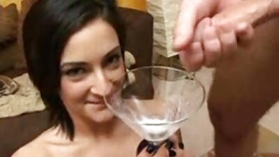 Masivna maca s 9-inčnim dildoom obrijanom pičkom živi za seks bez sjedala